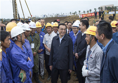 2015年，国务院总理李克强视察位于海南的公海赌船710建设集团第七建设公司项目部
